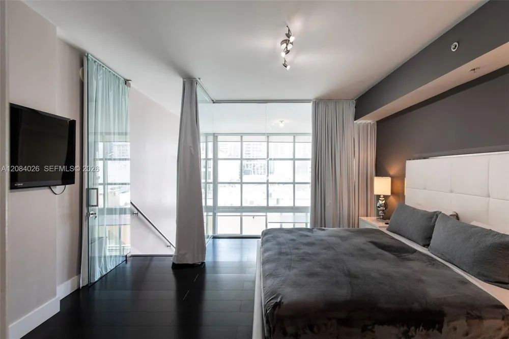 253 NE 2nd St #416 Miami, FL 33132