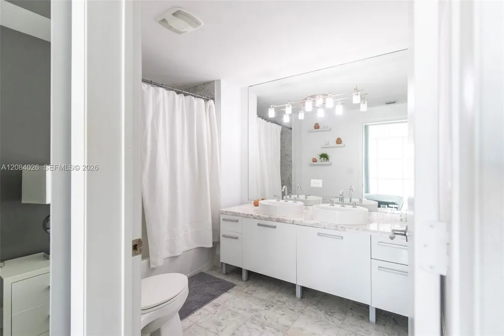 253 NE 2nd St #416 Miami, FL 33132