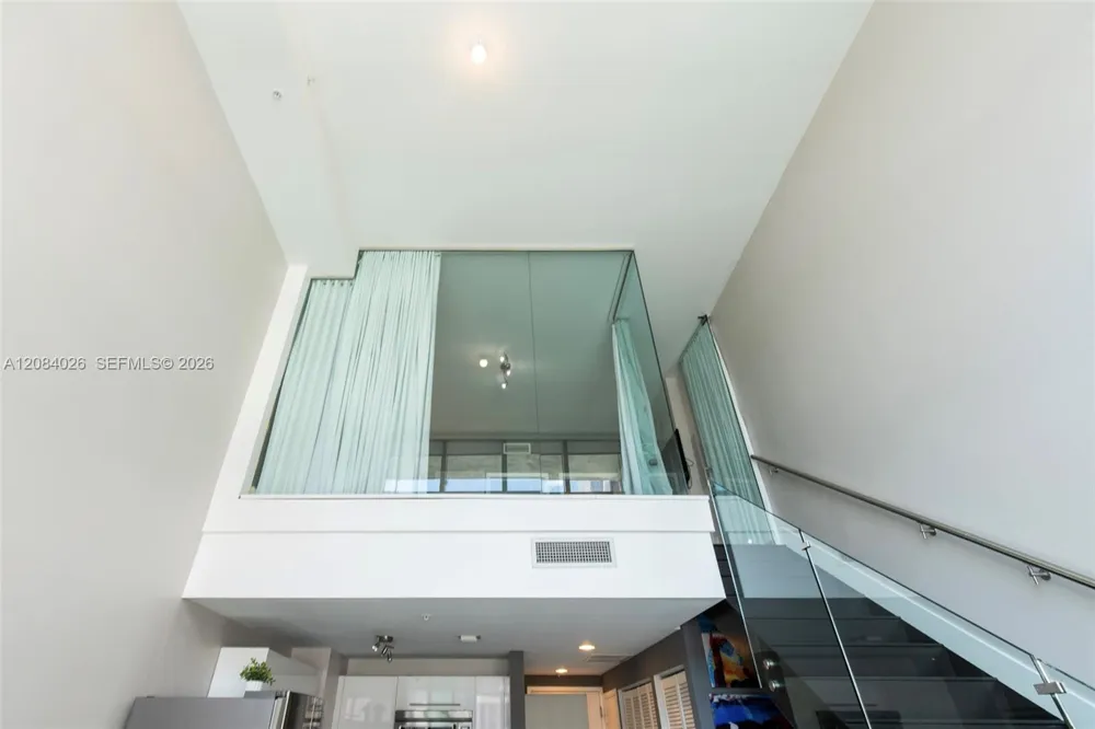 253 NE 2nd St #416 Miami, FL 33132