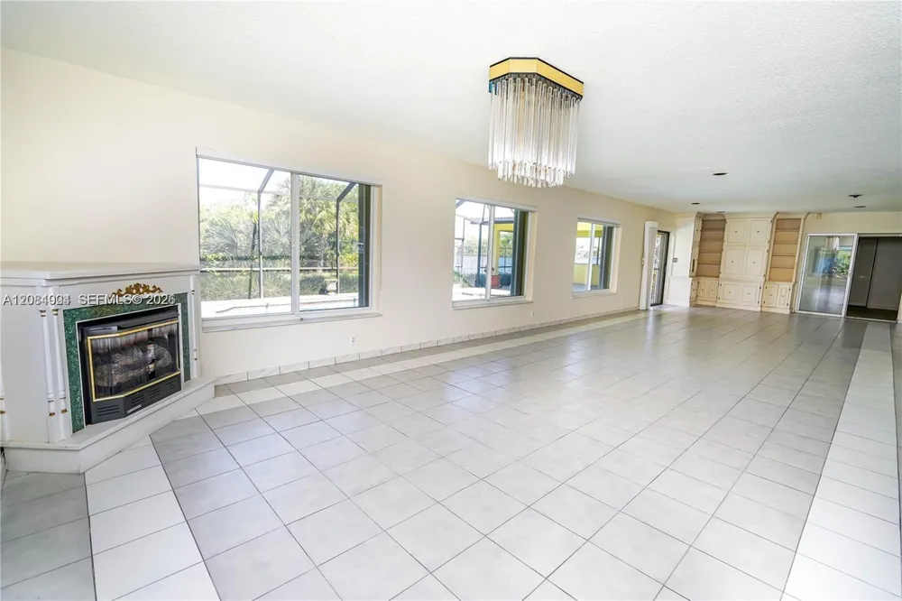 9299 NW 13th Ave Miami, FL 33147