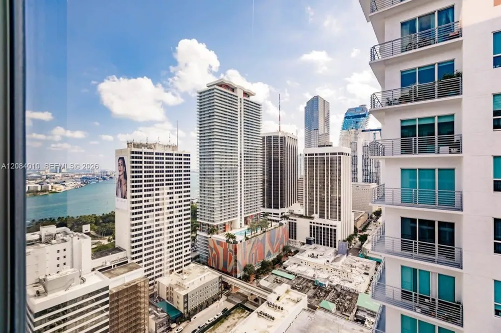 227 NE 2nd St #3001 Miami, FL 33132