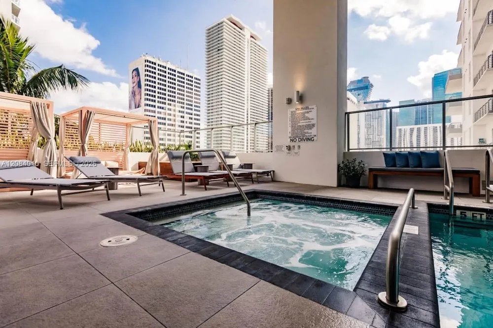 227 NE 2nd St #3001 Miami, FL 33132