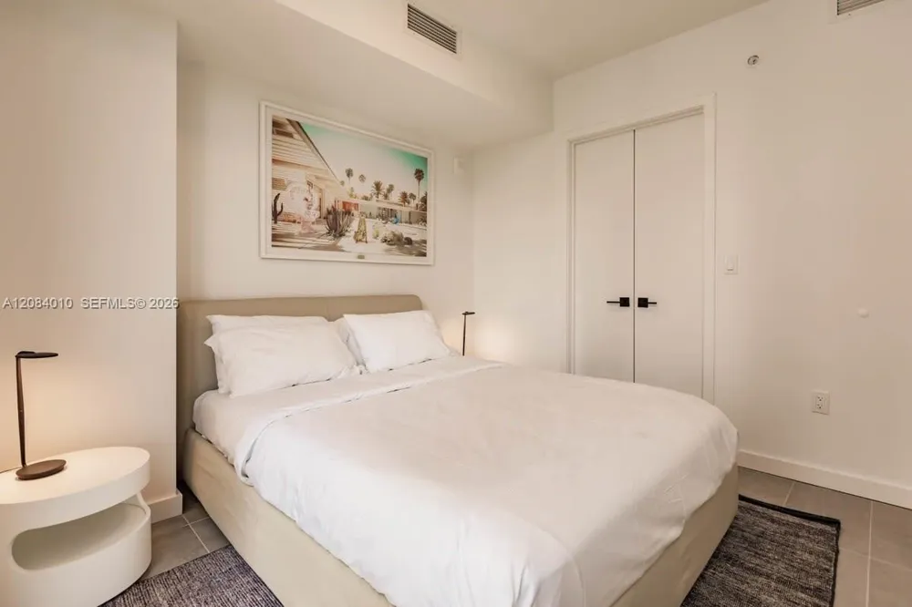227 NE 2nd St #3001 Miami, FL 33132