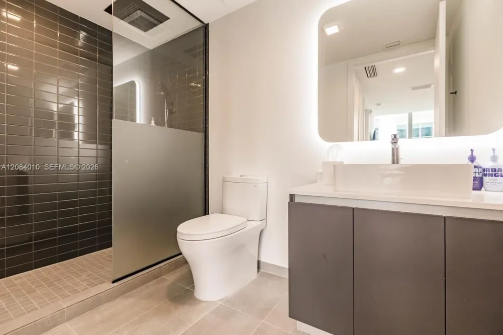 227 NE 2nd St #3001 Miami, FL 33132