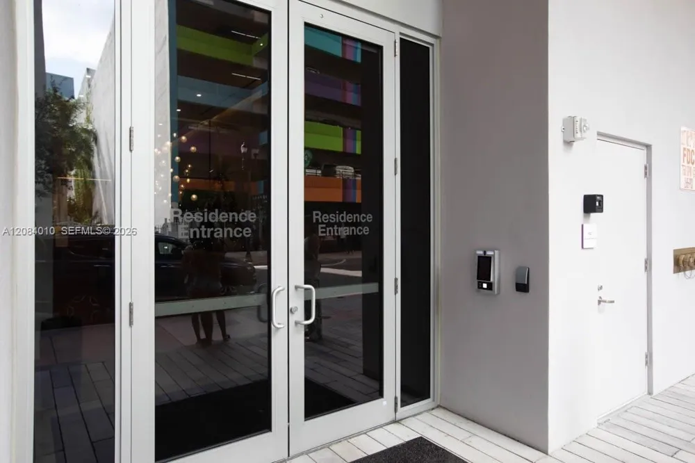 227 NE 2nd St #3001 Miami, FL 33132