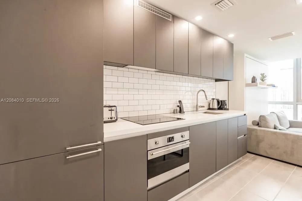 227 NE 2nd St #3001 Miami, FL 33132