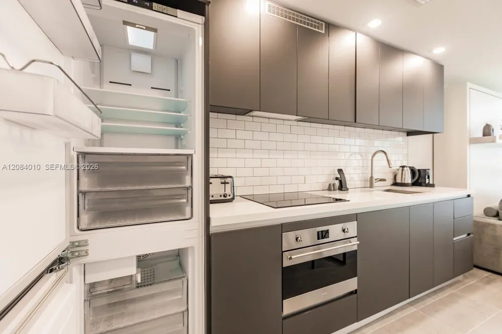227 NE 2nd St #3001 Miami, FL 33132