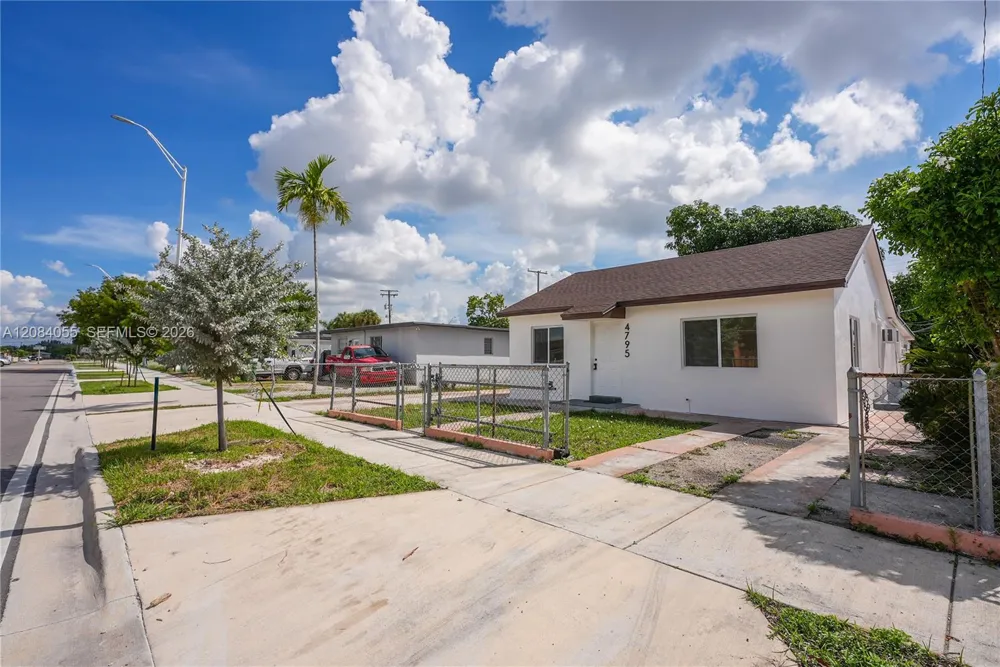 4795 E 8th Ct Hialeah, FL 33013