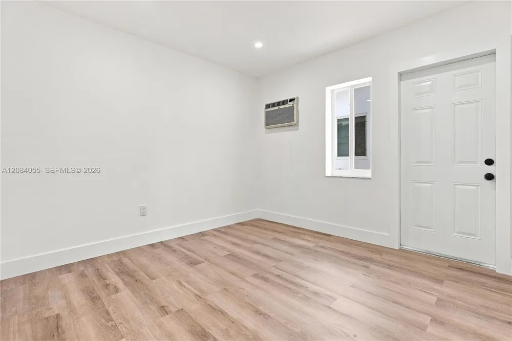 4795 E 8th Ct Hialeah, FL 33013