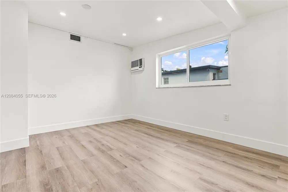 4795 E 8th Ct Hialeah, FL 33013