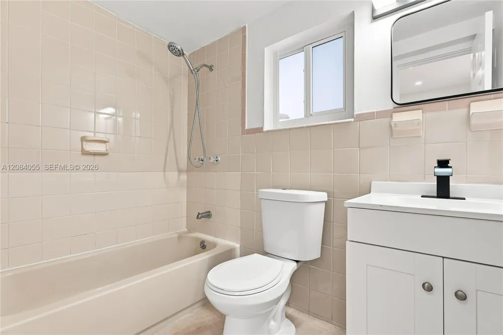 4795 E 8th Ct Hialeah, FL 33013