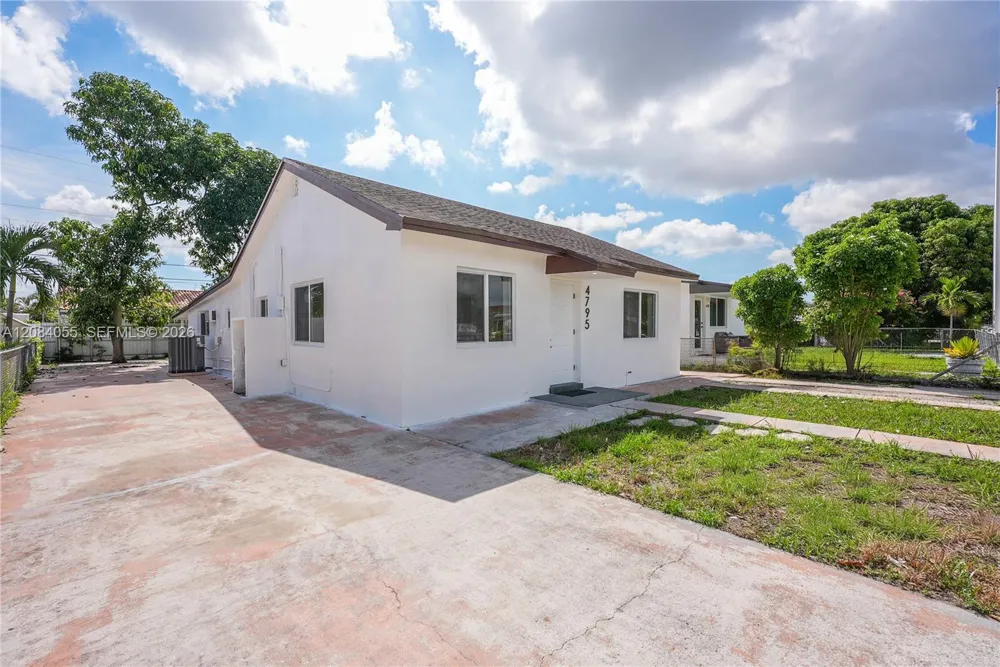 4795 E 8th Ct Hialeah, FL 33013