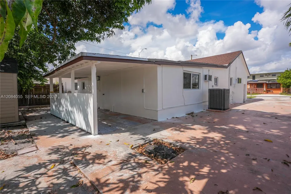 4795 E 8th Ct Hialeah, FL 33013