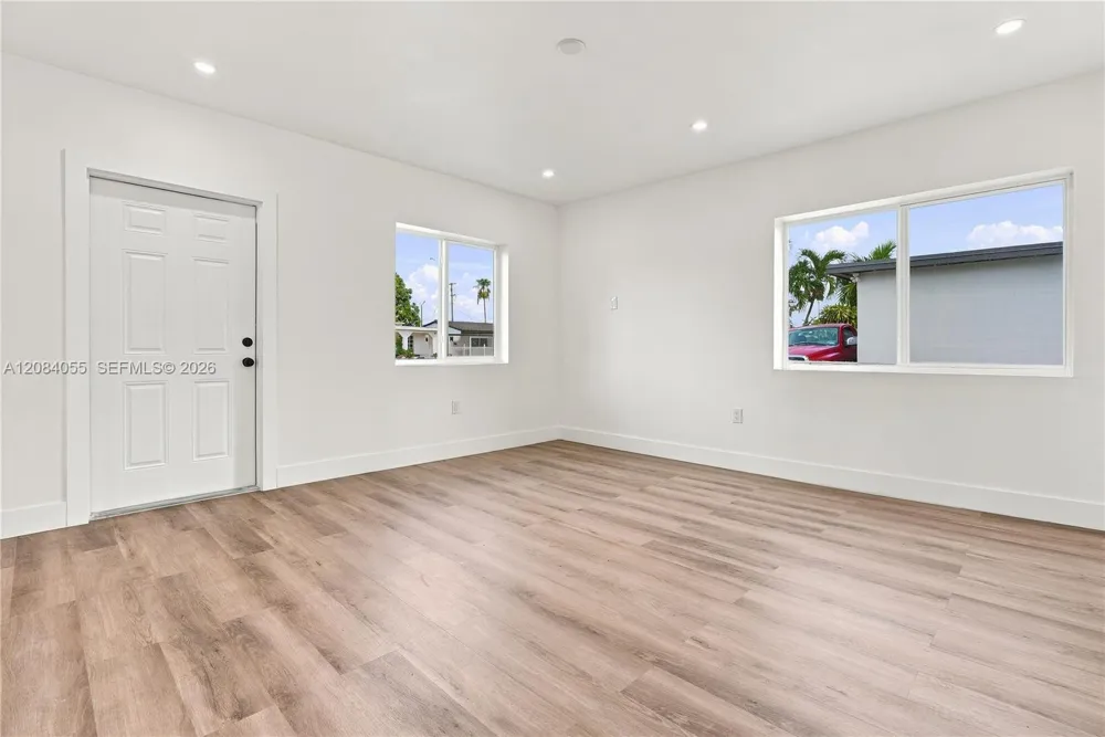 4795 E 8th Ct Hialeah, FL 33013