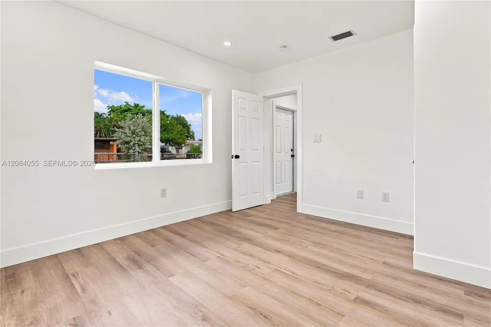4795 E 8th Ct Hialeah, FL 33013