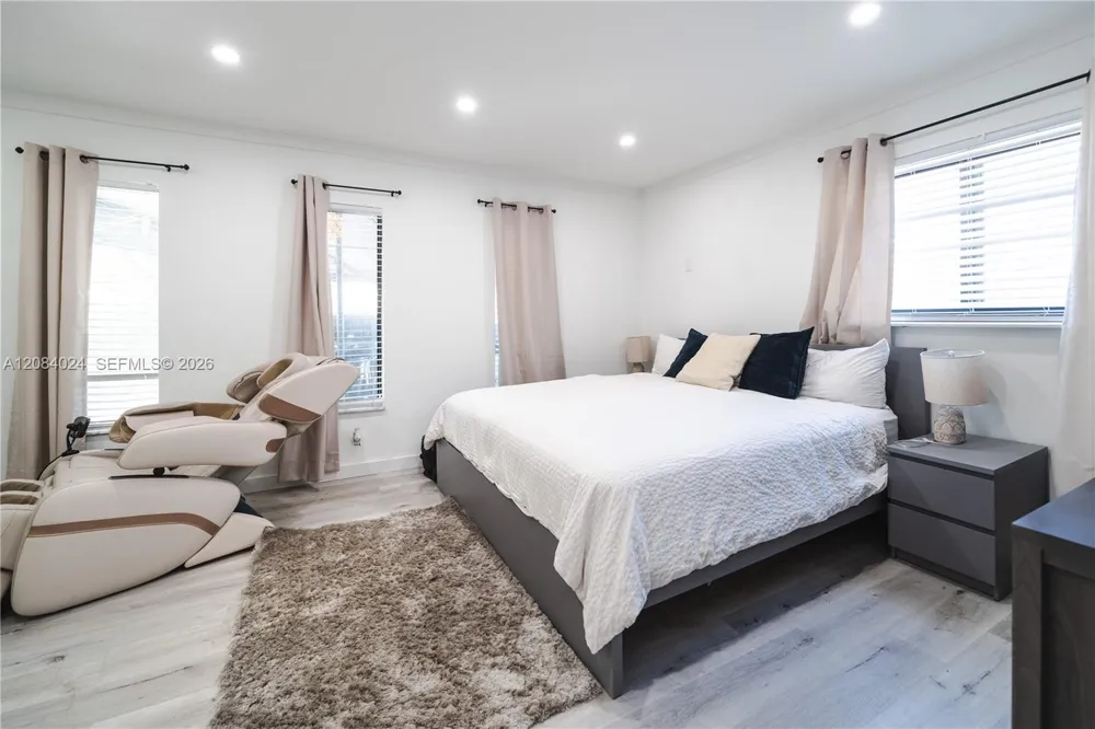1301 Funston St Hollywood, FL 33019