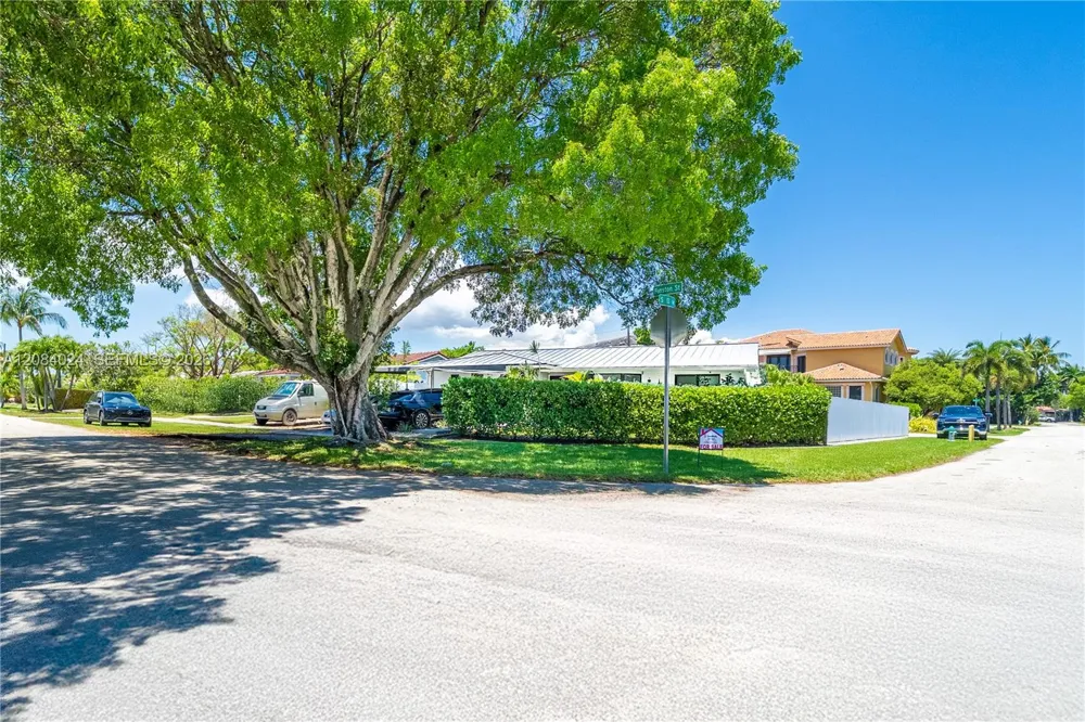 1301 Funston St Hollywood, FL 33019