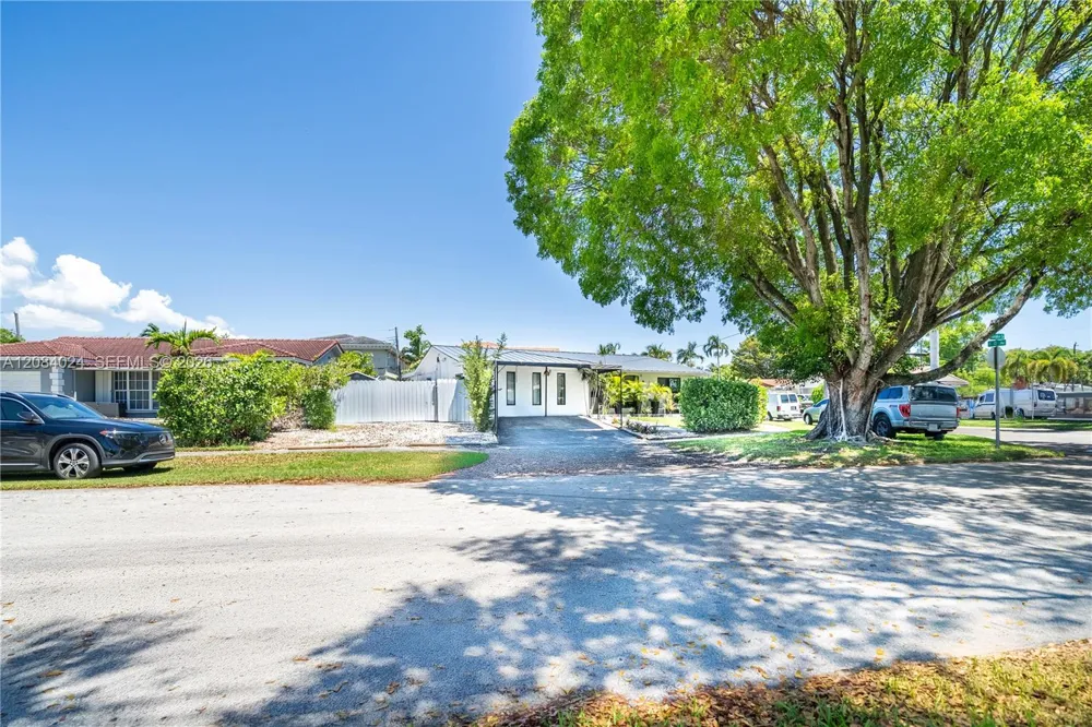 1301 Funston St Hollywood, FL 33019