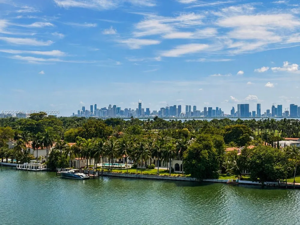 5880 Collins Ave #903 Miami Beach, FL 33140