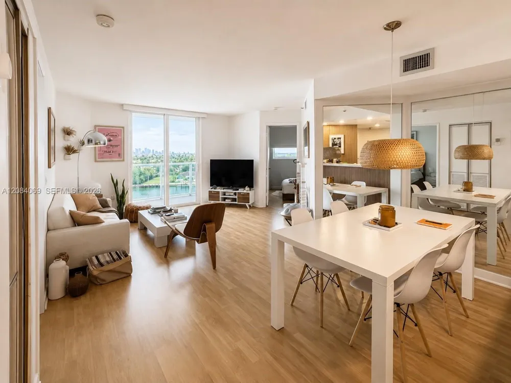 5880 Collins Ave #903 Miami Beach, FL 33140