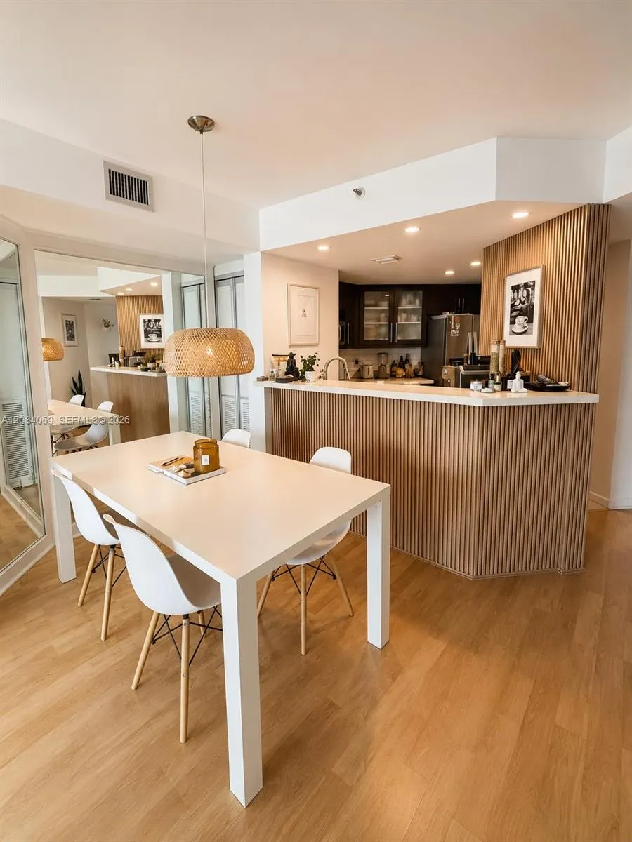 5880 Collins Ave #903 Miami Beach, FL 33140