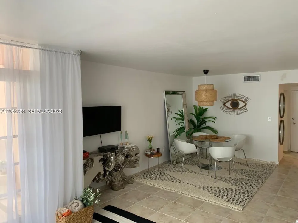 2899 SW Collins Ave #1016 Miami Beach, FL 33140