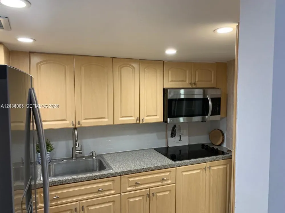 2899 SW Collins Ave #1016 Miami Beach, FL 33140