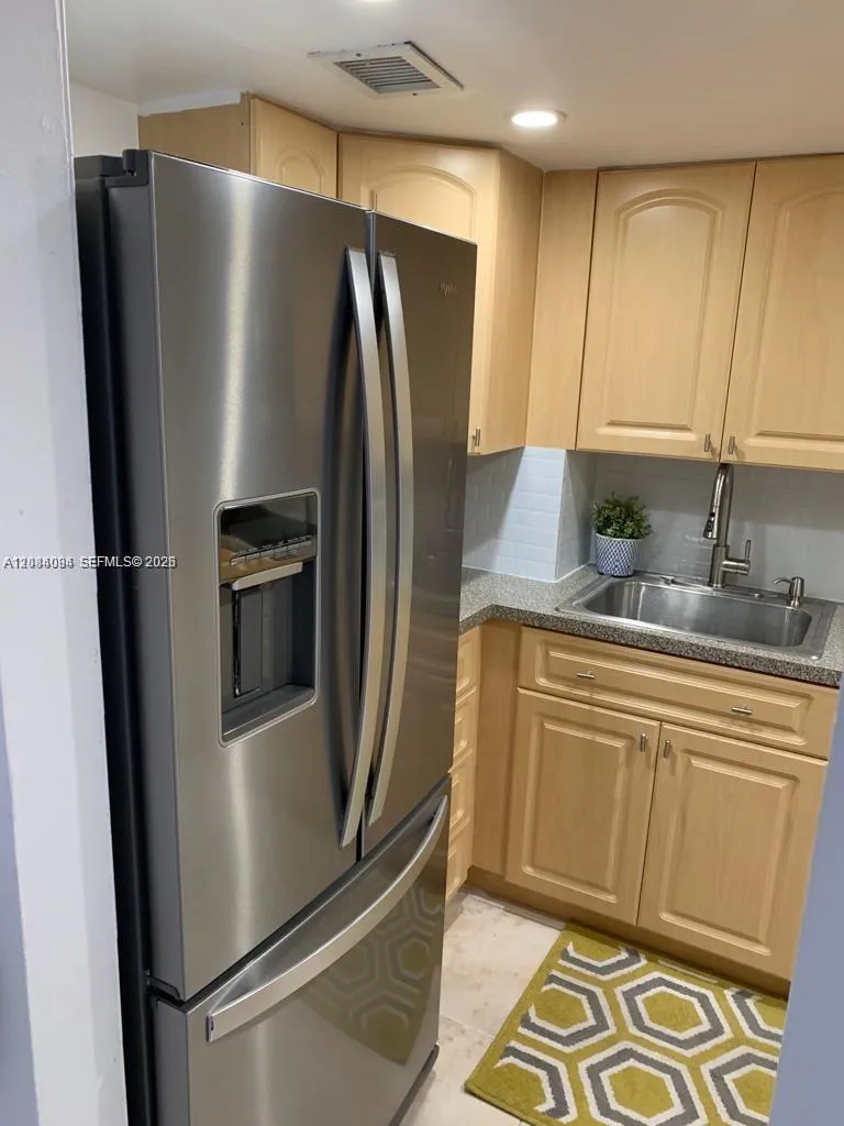 2899 SW Collins Ave #1016 Miami Beach, FL 33140