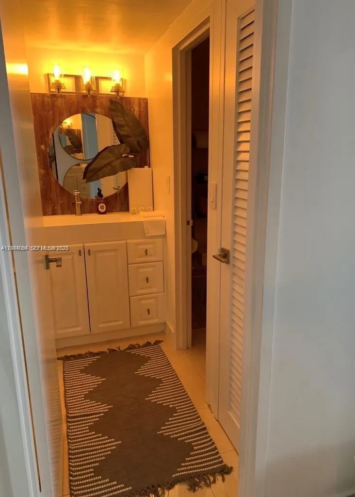 2899 SW Collins Ave #1016 Miami Beach, FL 33140