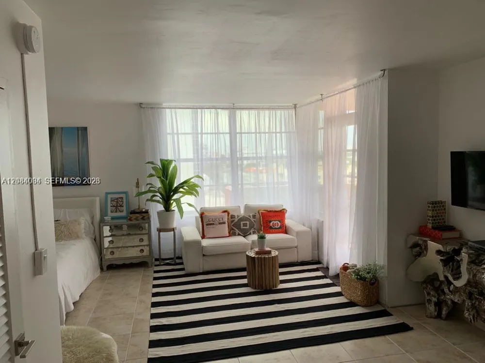 2899 SW Collins Ave #1016 Miami Beach, FL 33140