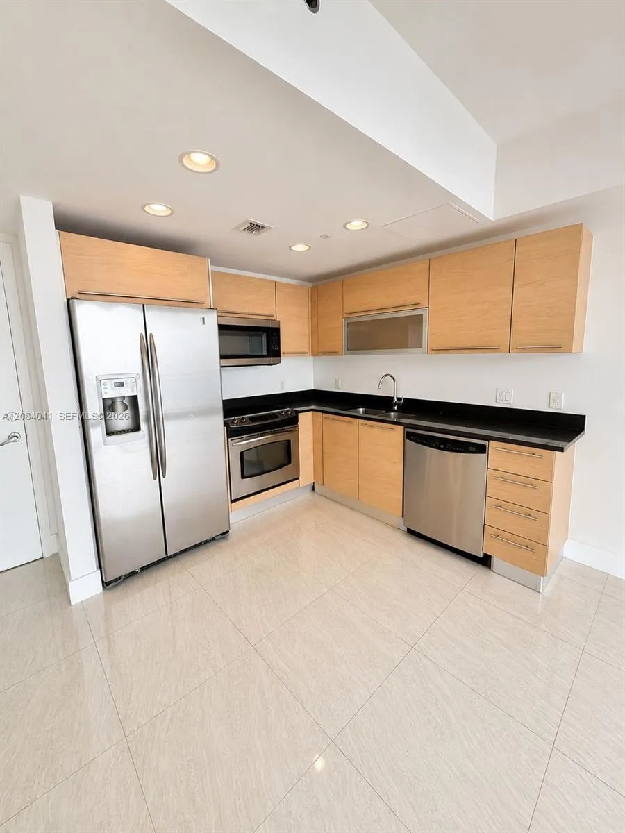 951 Brickell Ave #1609 Miami, FL 33131