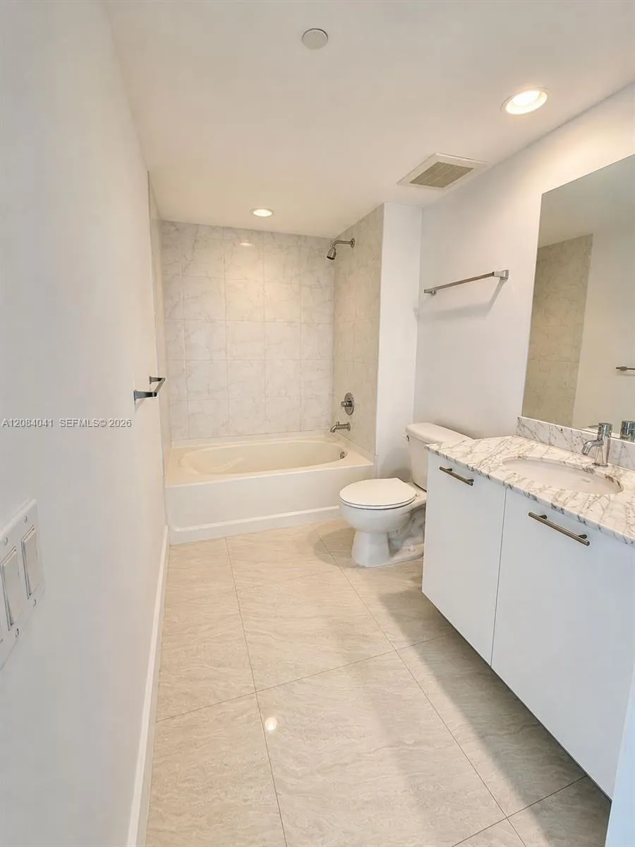 951 Brickell Ave #1609 Miami, FL 33131