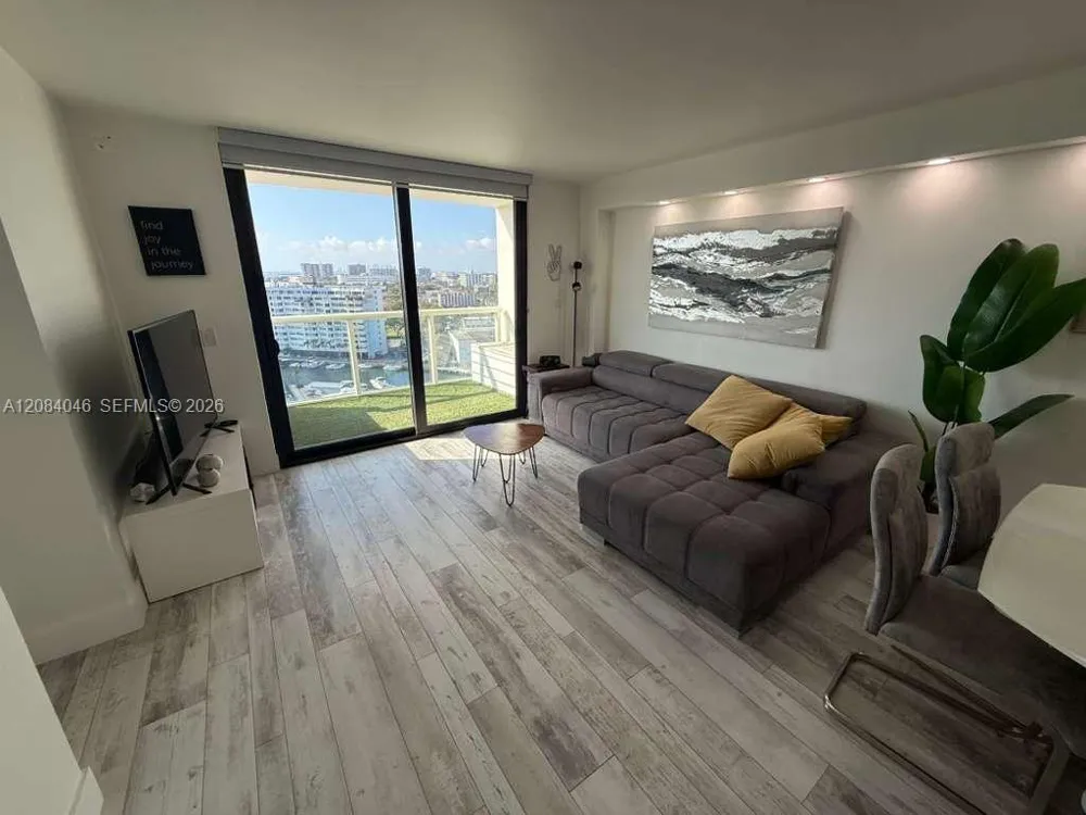 13499 Biscayne Blvd #1414 North Miami, FL 33181