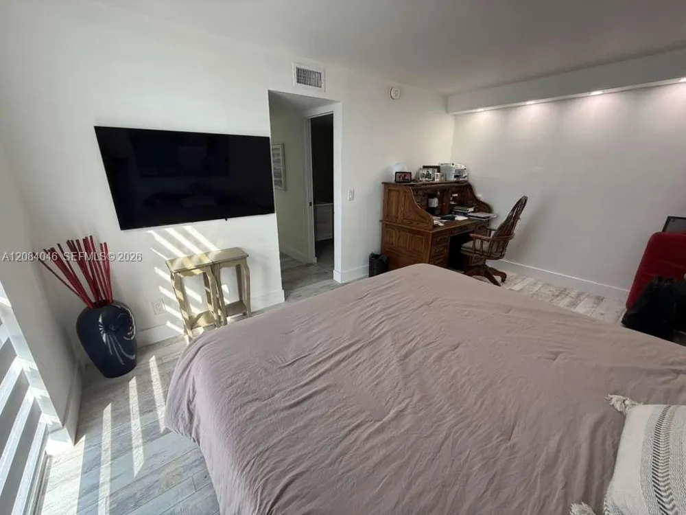 13499 Biscayne Blvd #1414 North Miami, FL 33181