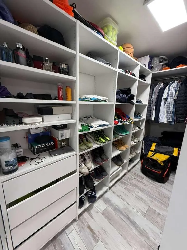13499 Biscayne Blvd #1414 North Miami, FL 33181