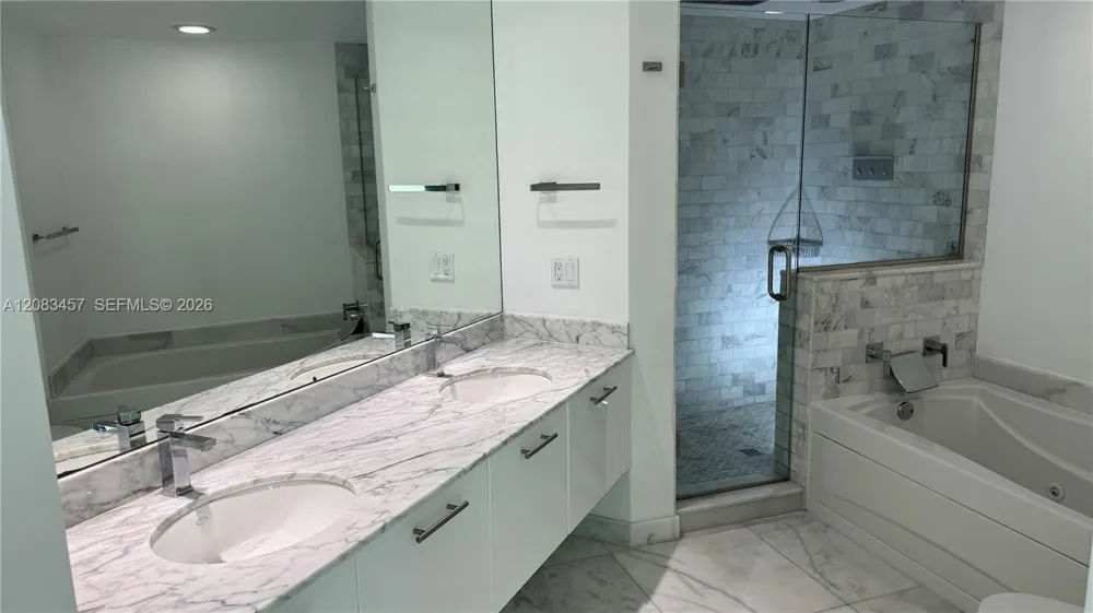 55 SE 6th St #2101 Miami, FL 33131