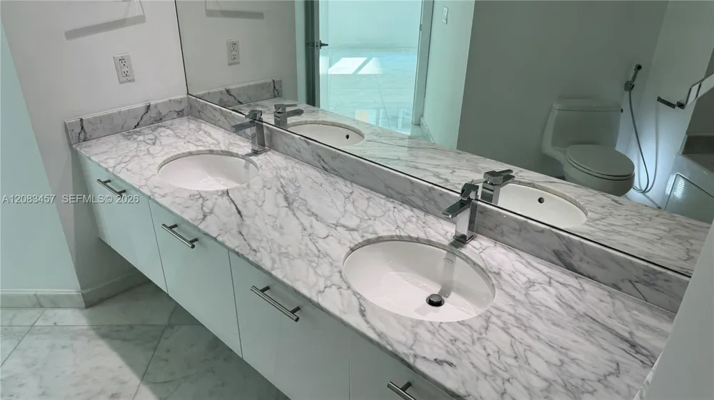 55 SE 6th St #2101 Miami, FL 33131