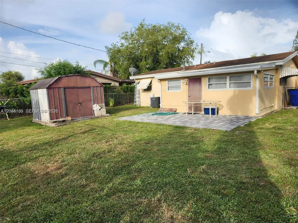 772 Gardenia Dr Royal Palm Beach, FL 33411