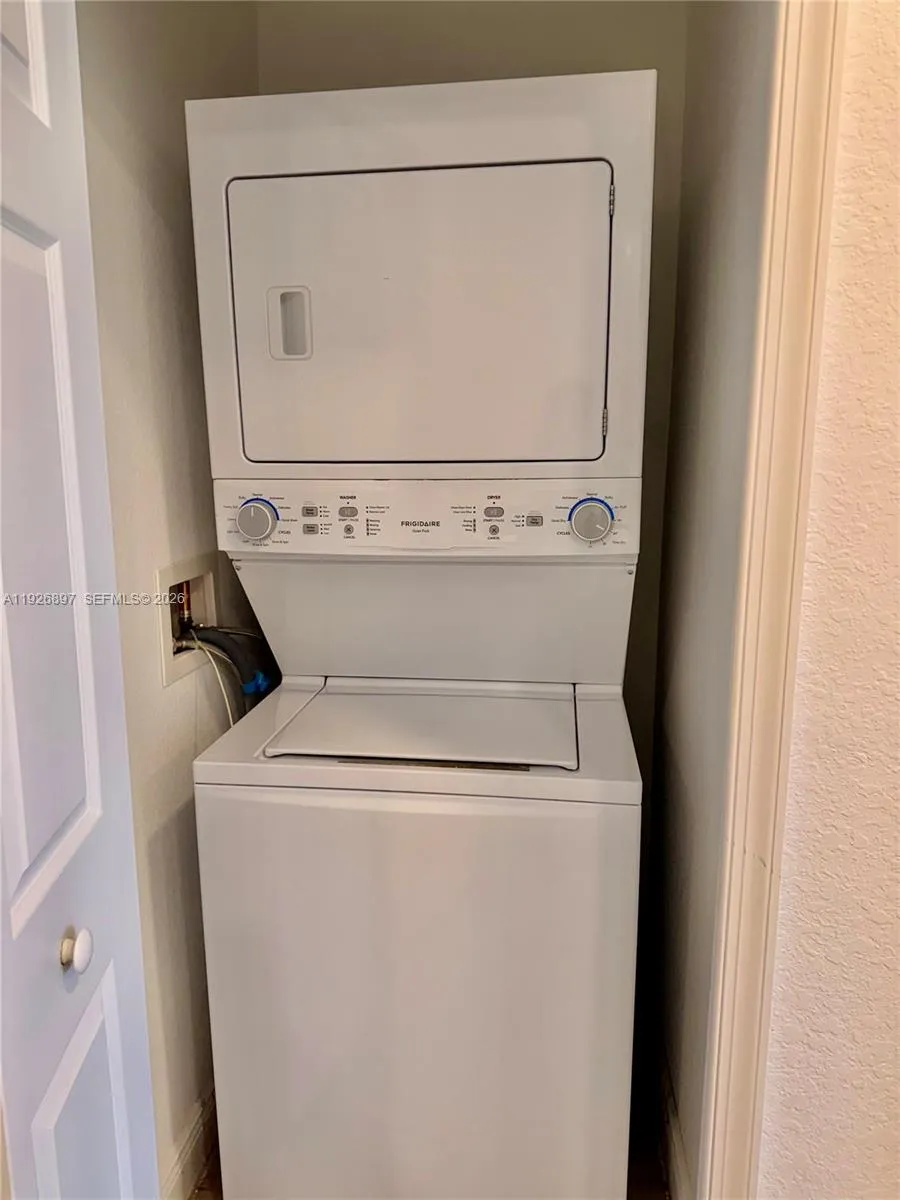 977 NE Trailside Run Port St. Lucie, FL 34983