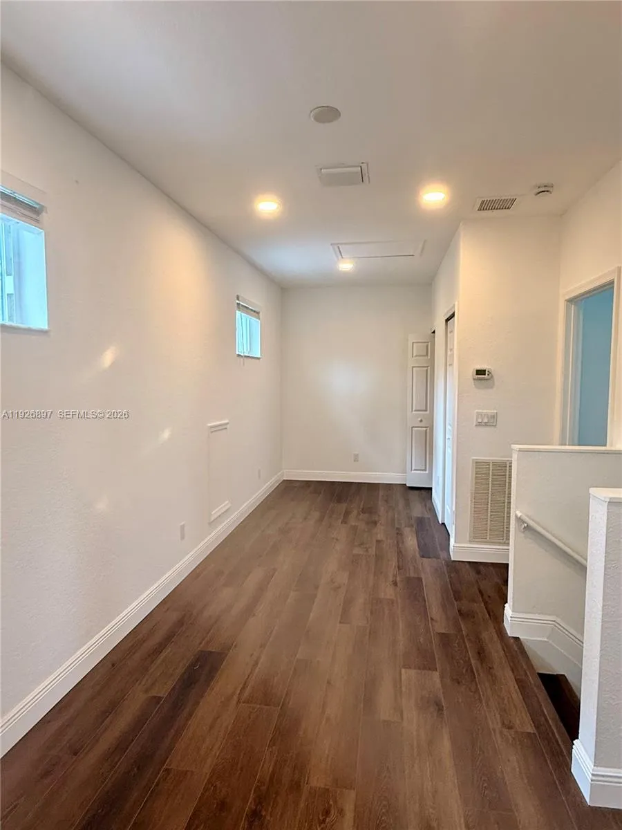 977 NE Trailside Run Port St. Lucie, FL 34983