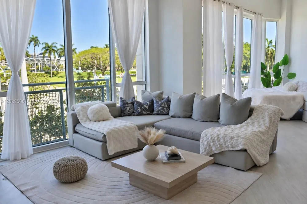253 NE 2nd St #229 Miami, FL 33132