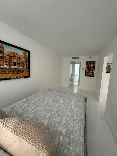 5555 Collins Ave #4P Miami Beach, FL 33140