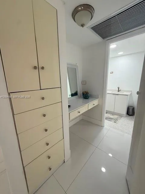 5555 Collins Ave #4P Miami Beach, FL 33140