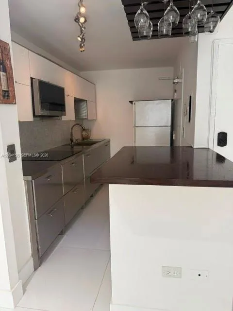 5555 Collins Ave #4P Miami Beach, FL 33140