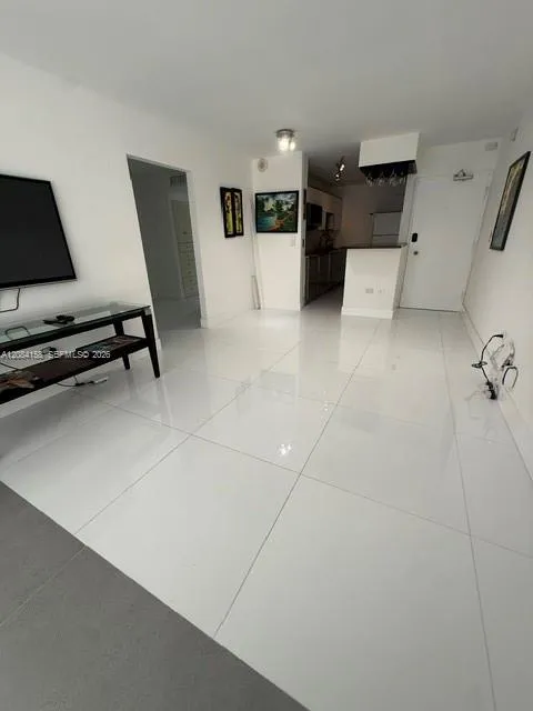 5555 Collins Ave #4P Miami Beach, FL 33140