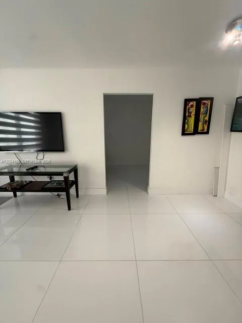 5555 Collins Ave #4P Miami Beach, FL 33140