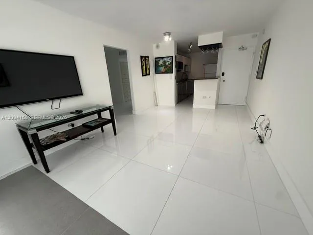 5555 Collins Ave #4P Miami Beach, FL 33140