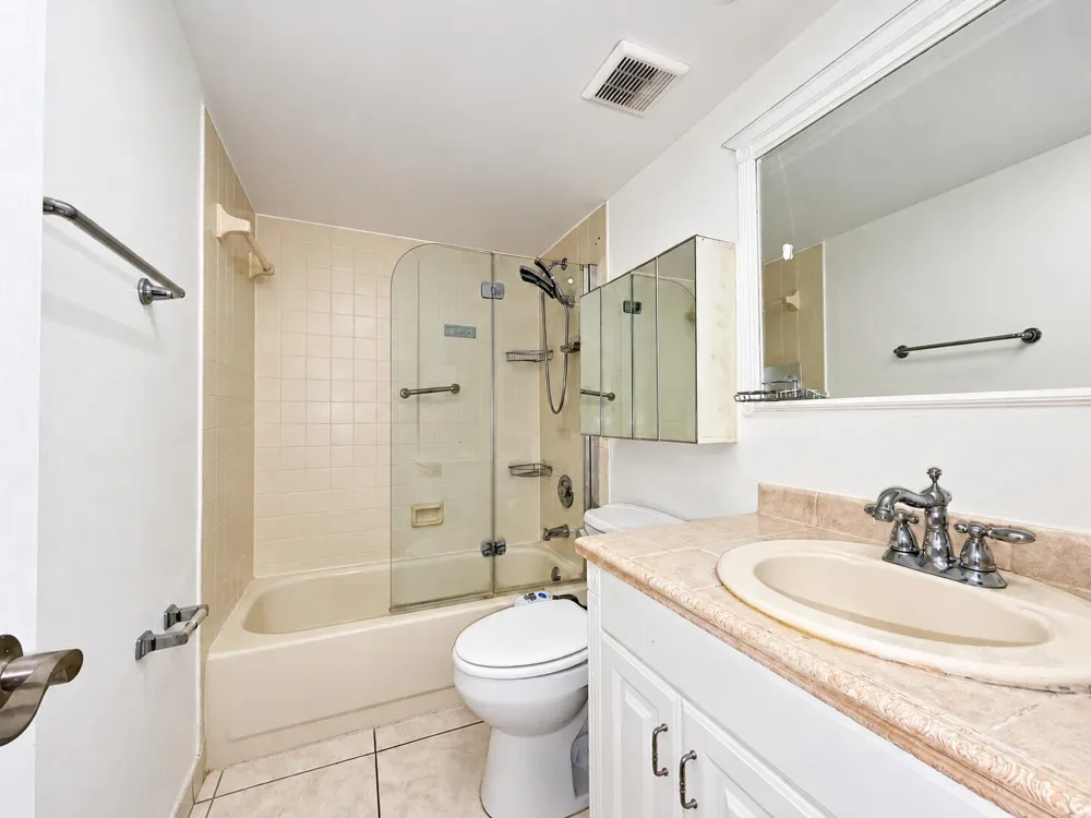 110 LAKE EMERALD DRIVE #103 Oakland Park, FL 33309