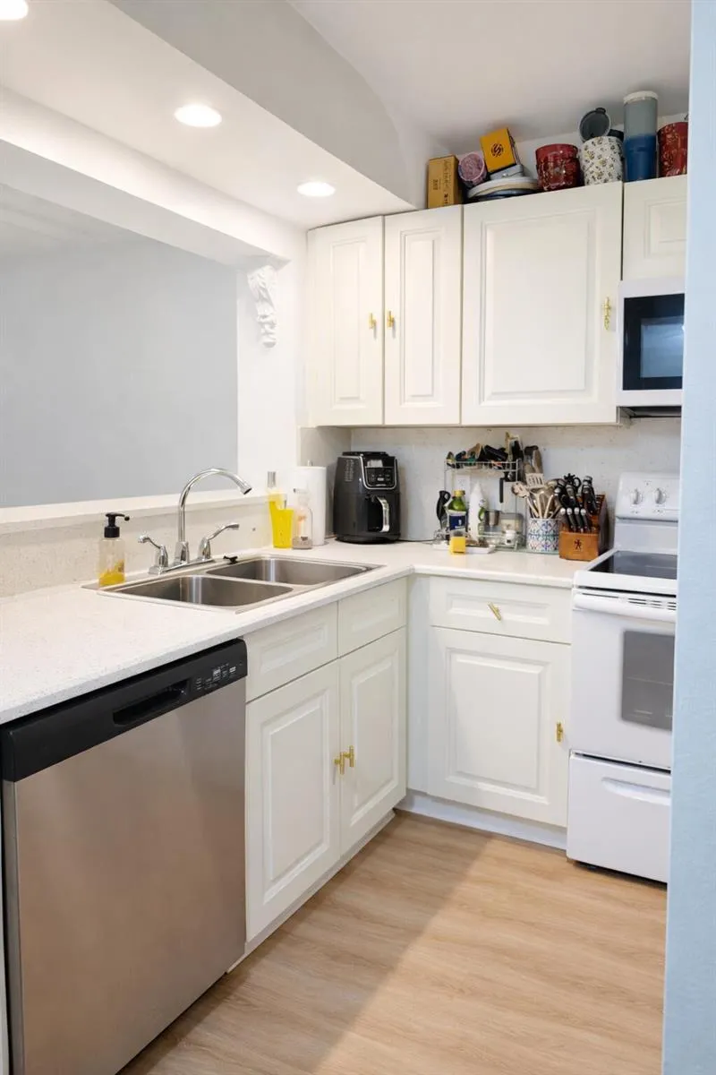 110 LAKE EMERALD DRIVE #103 Oakland Park, FL 33309