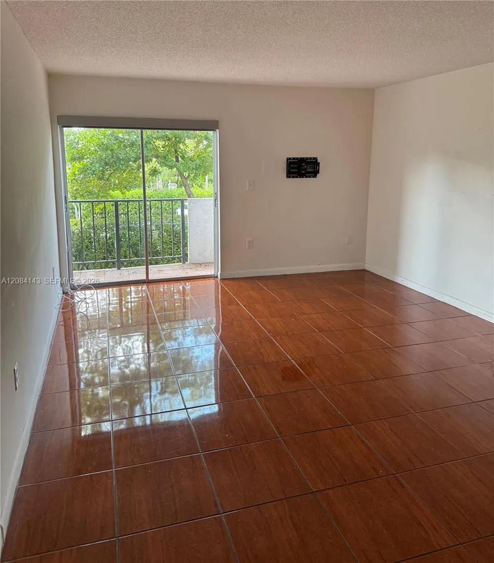 8950 NE 8th Ave #203 Miami, FL 33138